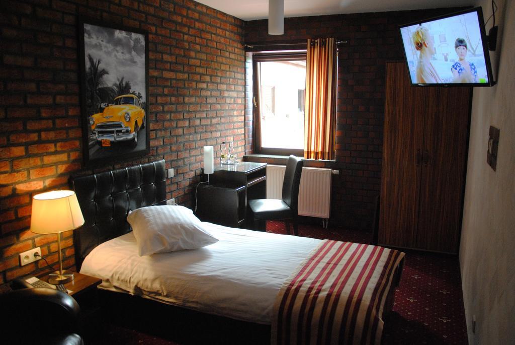 Amadeus Hotel Zielona Góra Quarto foto